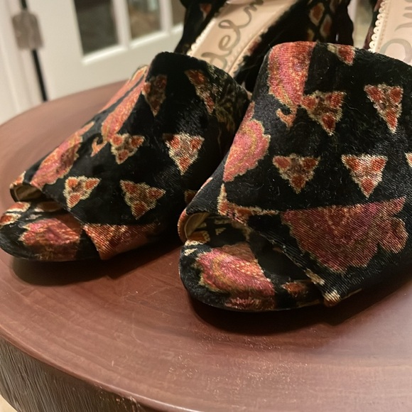 Sam Edelman Velvet Ankle Tie Heels . Great used condition . - Picture 4 of 10